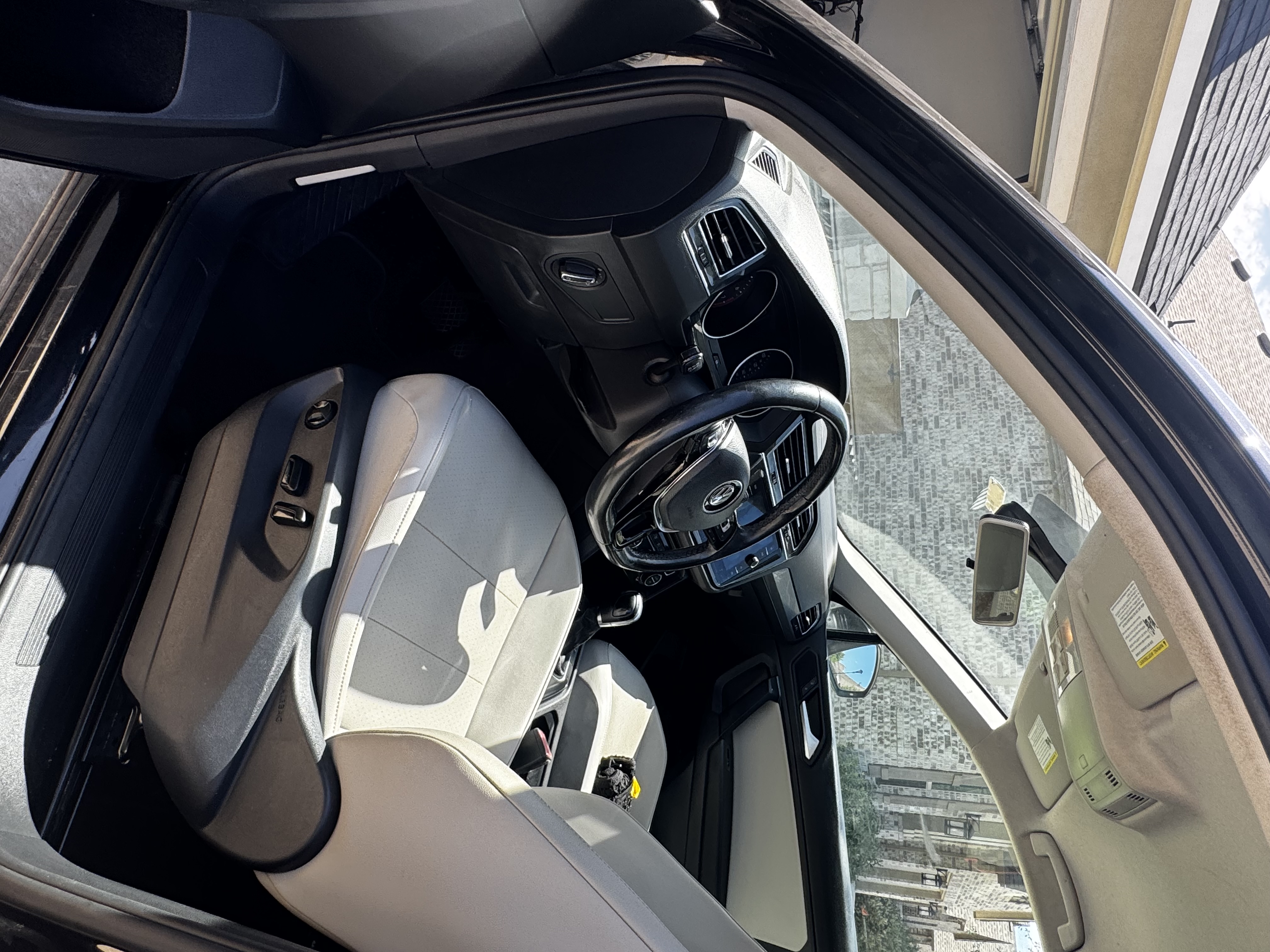 Used 2019 Volkswagen Tiguan SE FWD image 8