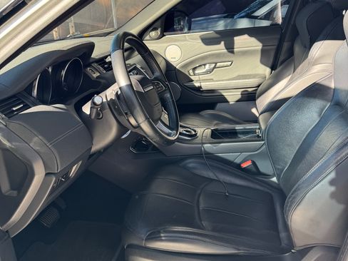 Used 2019 Land Rover Range Rover Evoque SE Premium image 4