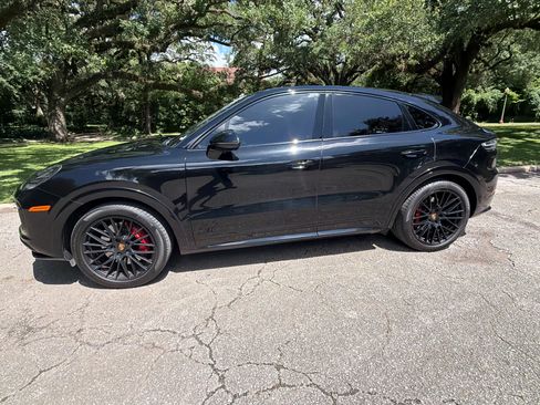 Used 2021 Porsche Cayenne GTS AWD/4WD image 5