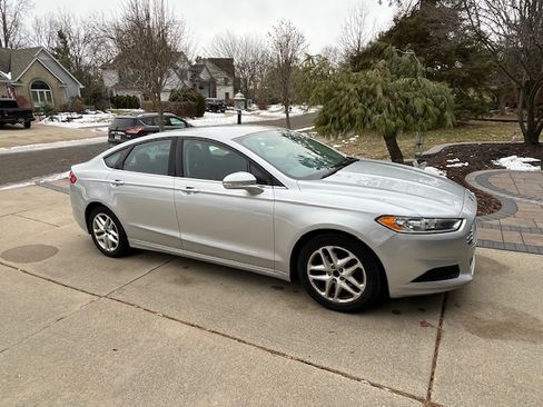 Used 2014 Ford Fusion SE image 5