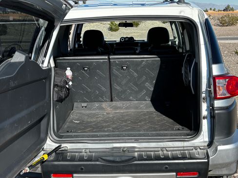 Used 2007 Toyota FJ Cruiser Sport Utility 2D image 13