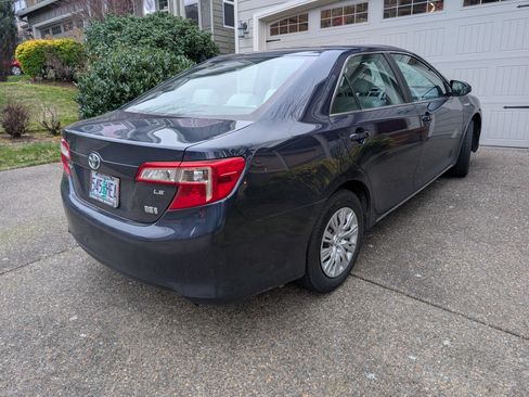 Used 2014 Toyota Camry LE image 4