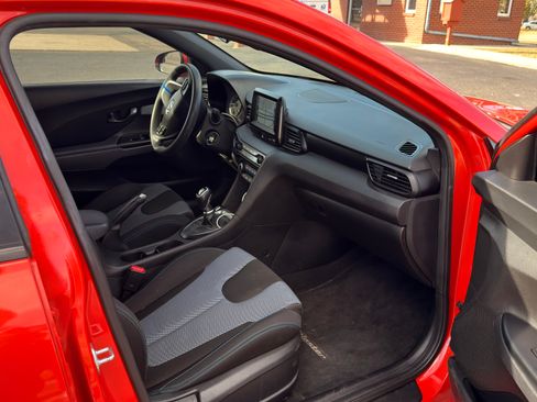 Used 2019 Hyundai Veloster 2.0 image 8