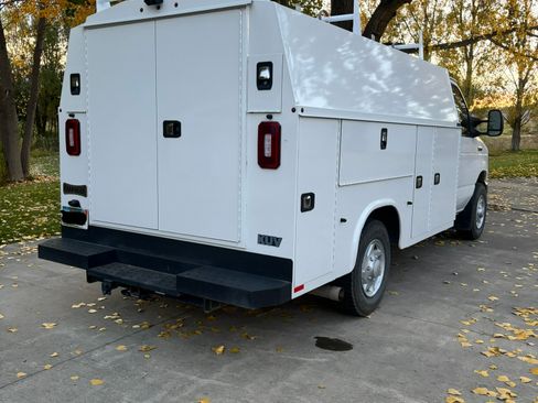 Used 2022 Ford E-350 and Econoline 350 Super Duty w/ Power Windows & Locks Group image 15