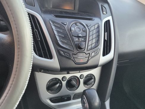 Used 2014 Ford Focus SE w/ SE Winter Package image 10