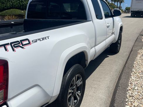 Used 2016 Toyota Tacoma TRD Sport w/ Towing Package RWD image 6