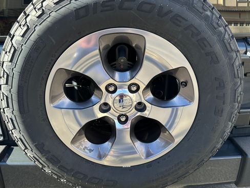 Used 2016 Jeep Wrangler Unlimited Sahara w/ Connectivity Group image 27