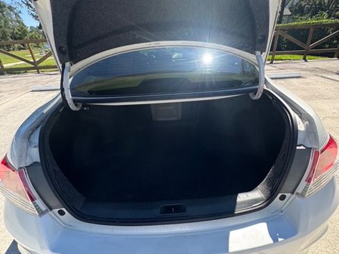 Used 2011 Honda Accord EX-L image 11