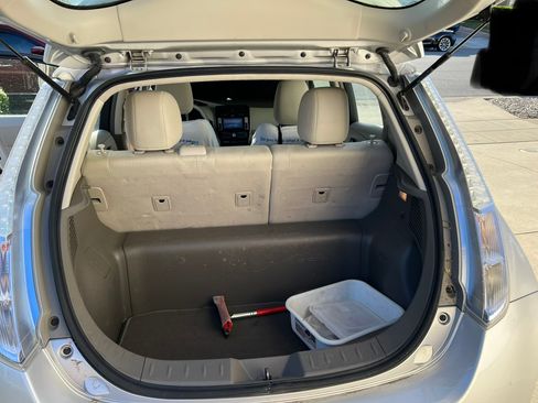 Used 2012 Nissan Leaf SL FWD image 2