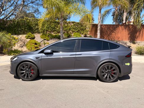 Used 2023 Tesla Model X Plaid image 1
