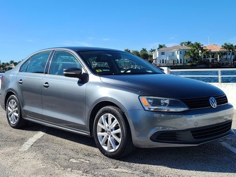 Used 2012 Volkswagen Jetta SE image 2