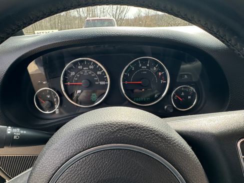 Used 2014 Jeep Wrangler Unlimited Sahara w/ Connectivity Group image 17