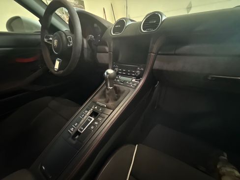 Used 2020 Porsche 718 Boxster Spyder RWD image 8