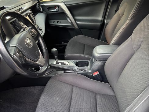 Used 2016 Toyota RAV4 XLE AWD/4WD image 6