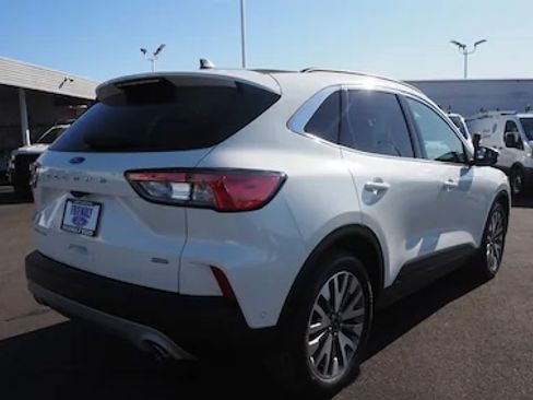 Used 2020 Ford Escape Titanium FWD image 5