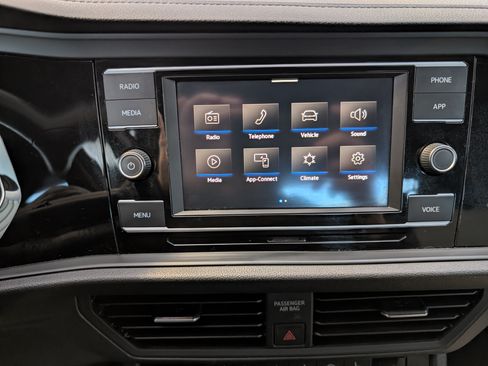 Used 2020 Volkswagen Jetta R-Line w/ R-Line Cold Weather Package image 17