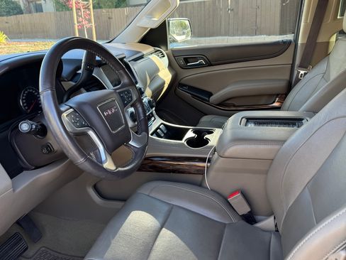 Used 2017 GMC Yukon SLT image 8
