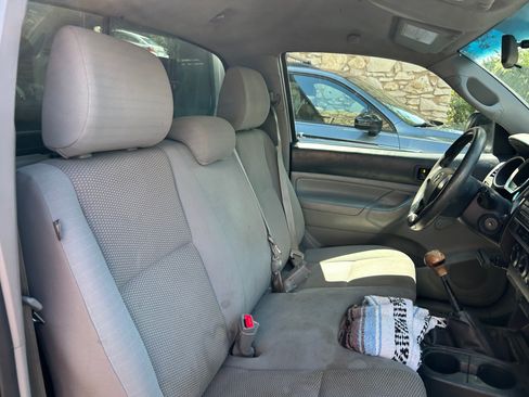 Used 2012 Toyota Tacoma 2WD Regular Cab image 12