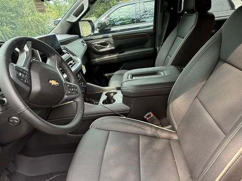 Used 2024 Chevrolet Tahoe Premier w/ Premium Package 2 AWD/4WD image 17