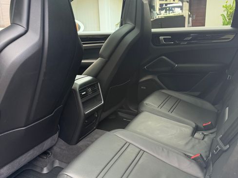 Used 2020 Porsche Cayenne image 9