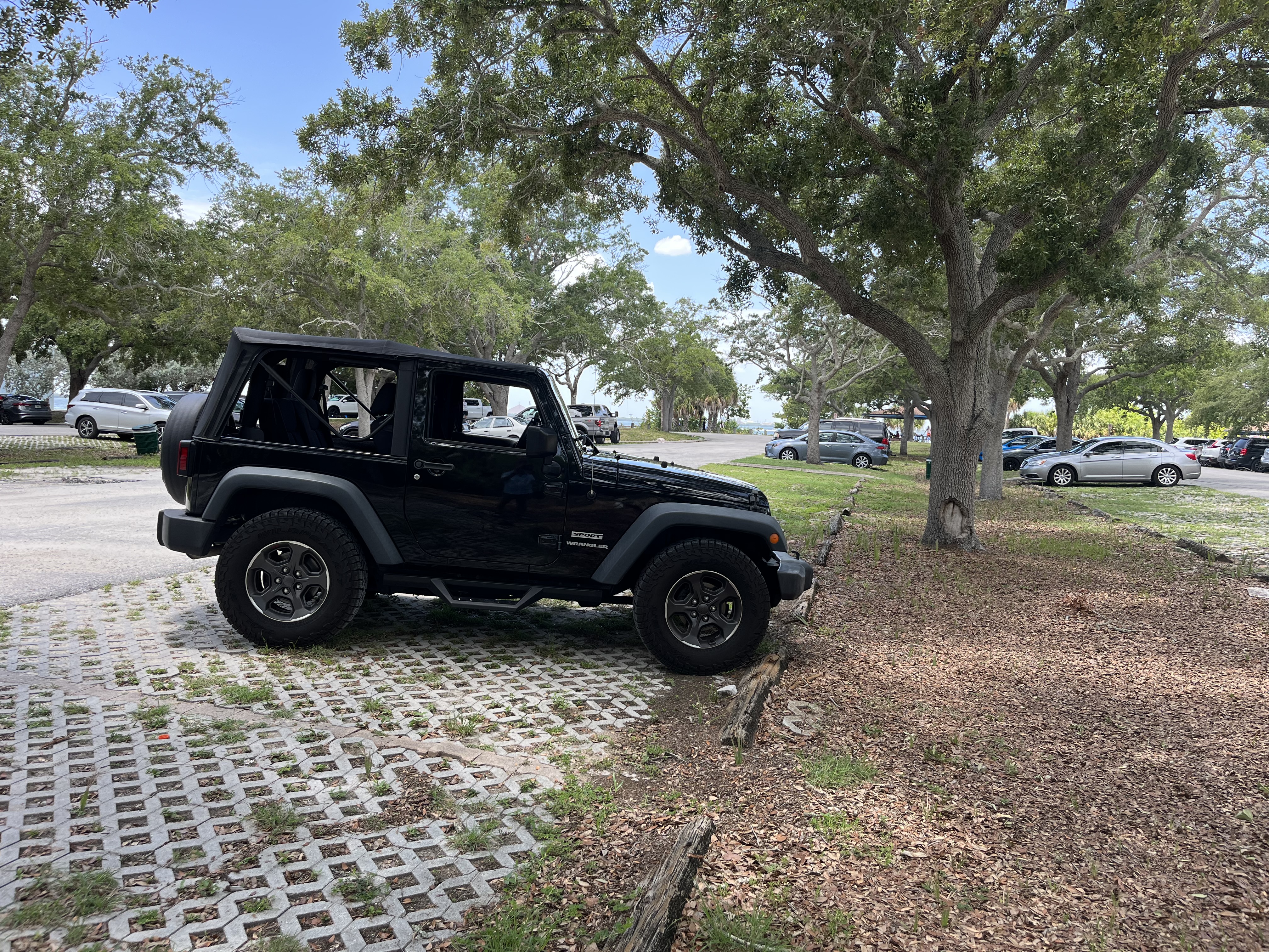 Used 2015 Jeep Wrangler Sport AWD/4WD image 2
