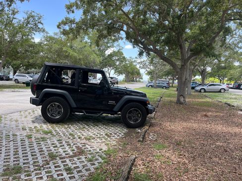 Used 2015 Jeep Wrangler Sport AWD/4WD image 2