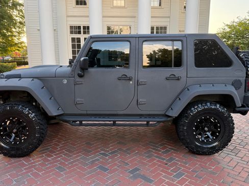 Used 2013 Jeep Wrangler Unlimited Sport AWD/4WD image 9