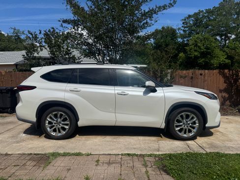 Used 2020 Toyota Highlander Limited AWD/4WD image 2