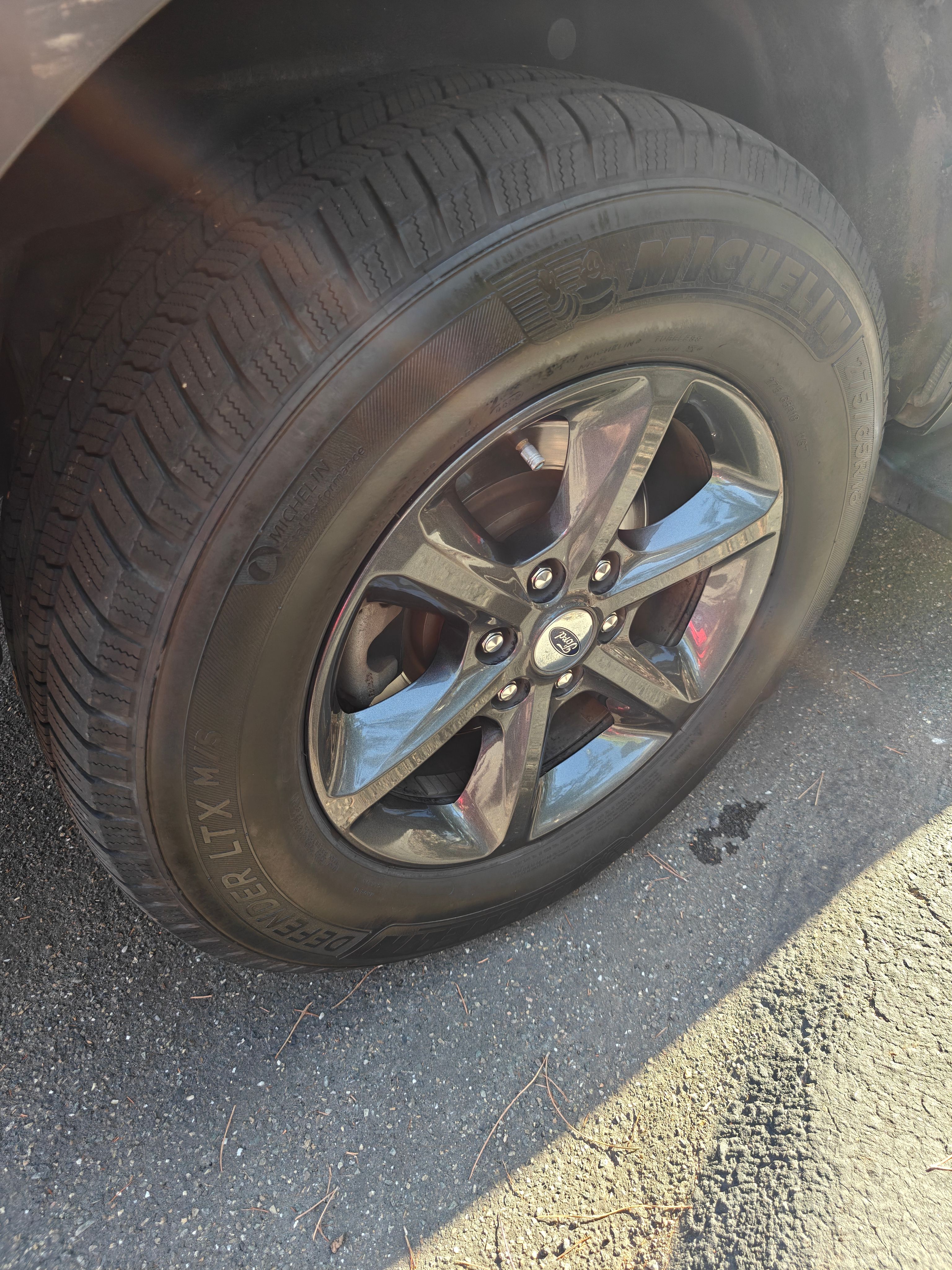 Used 2018 Ford Expedition XLT w/ Equipment Group 202A AWD/4WD image 25