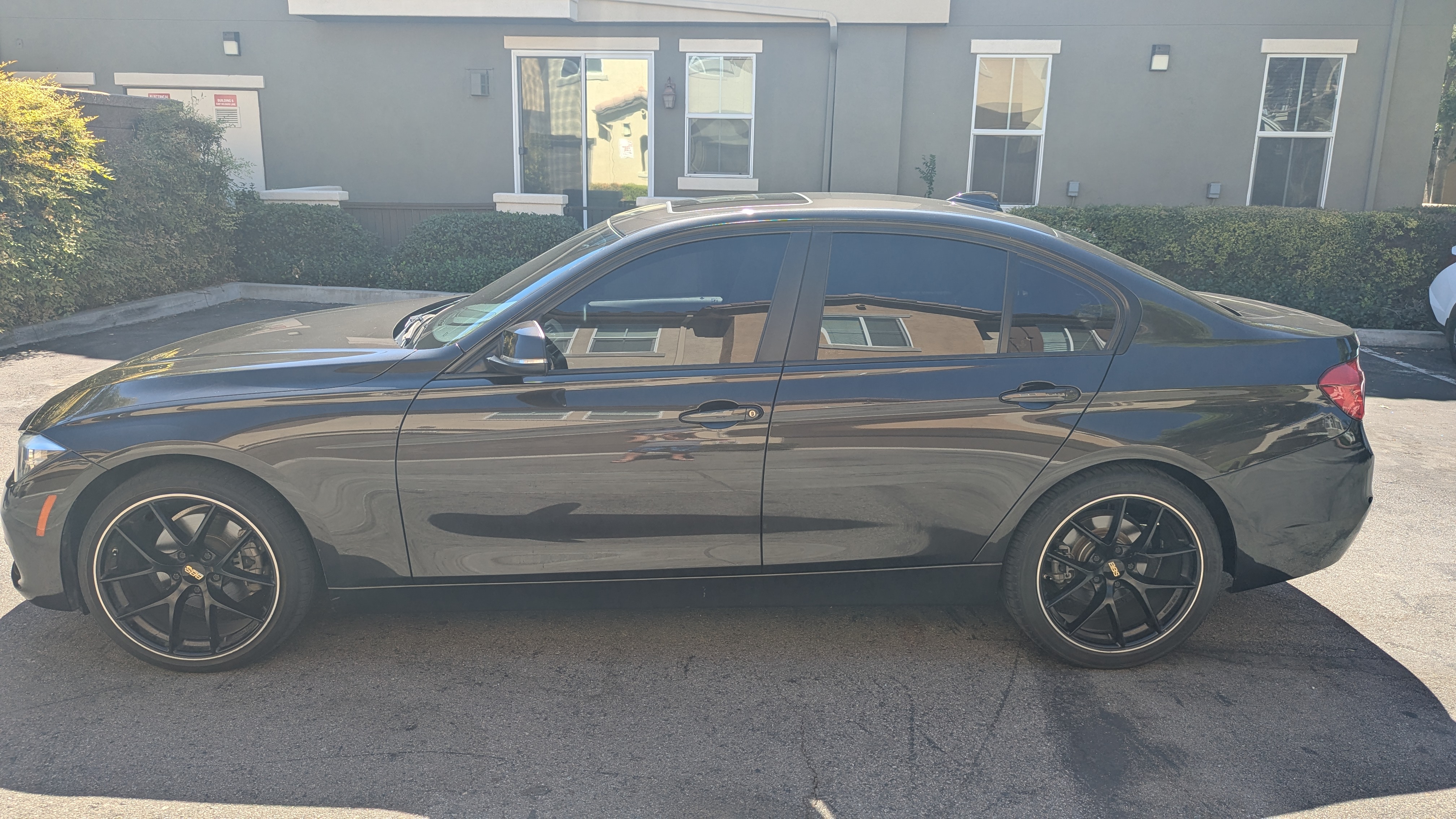Used 2016 BMW 320i Sedan RWD image 2