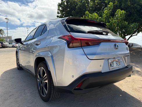 Used 2025 Lexus UX 300h FWD image 9