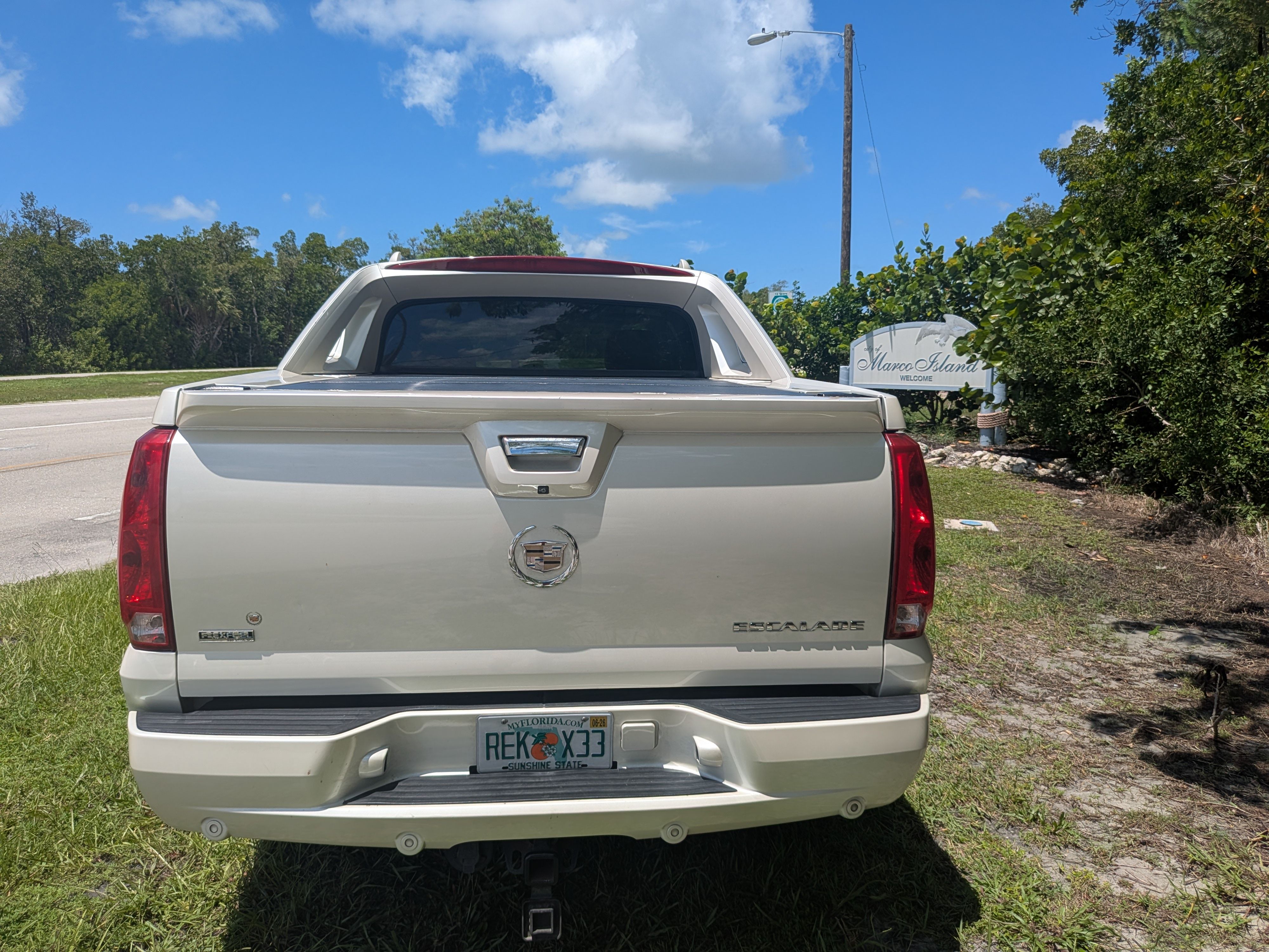 Used 2009 Cadillac Escalade EXT AWD/4WD image 5