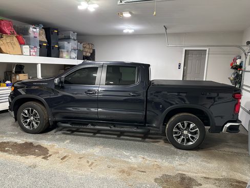 Used 2022 Chevrolet Silverado 1500 LT image 2