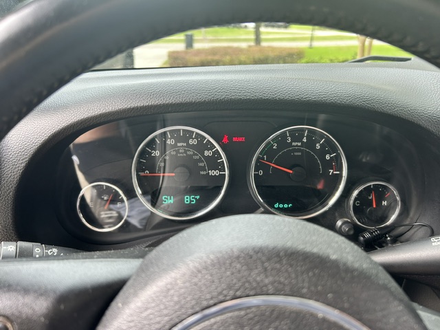 Used 2013 Jeep Wrangler Unlimited Sahara w/ Dual Top Group AWD/4WD image 18