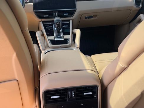 Used 2019 Porsche Cayenne AWD/4WD image 14