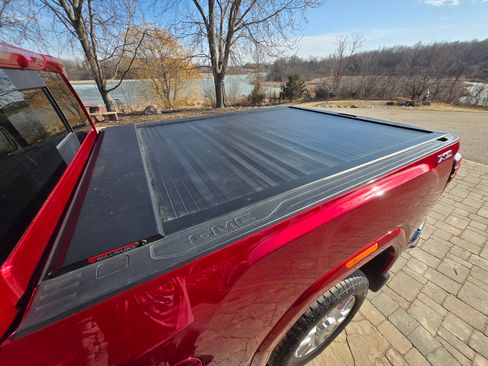 Used 2024 GMC Sierra 2500 SLT w/ SLT Premium Package image 10