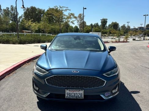 Used 2019 Ford Fusion Energi Titanium FWD image 2