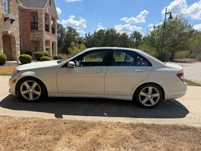 Used 2011 Mercedes-Benz C 300 Sedan image 4