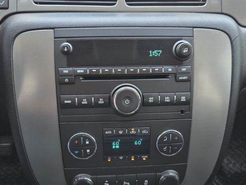 Used 2013 Chevrolet Avalanche LT w/ Suspension Package, Off-Road AWD/4WD image 18