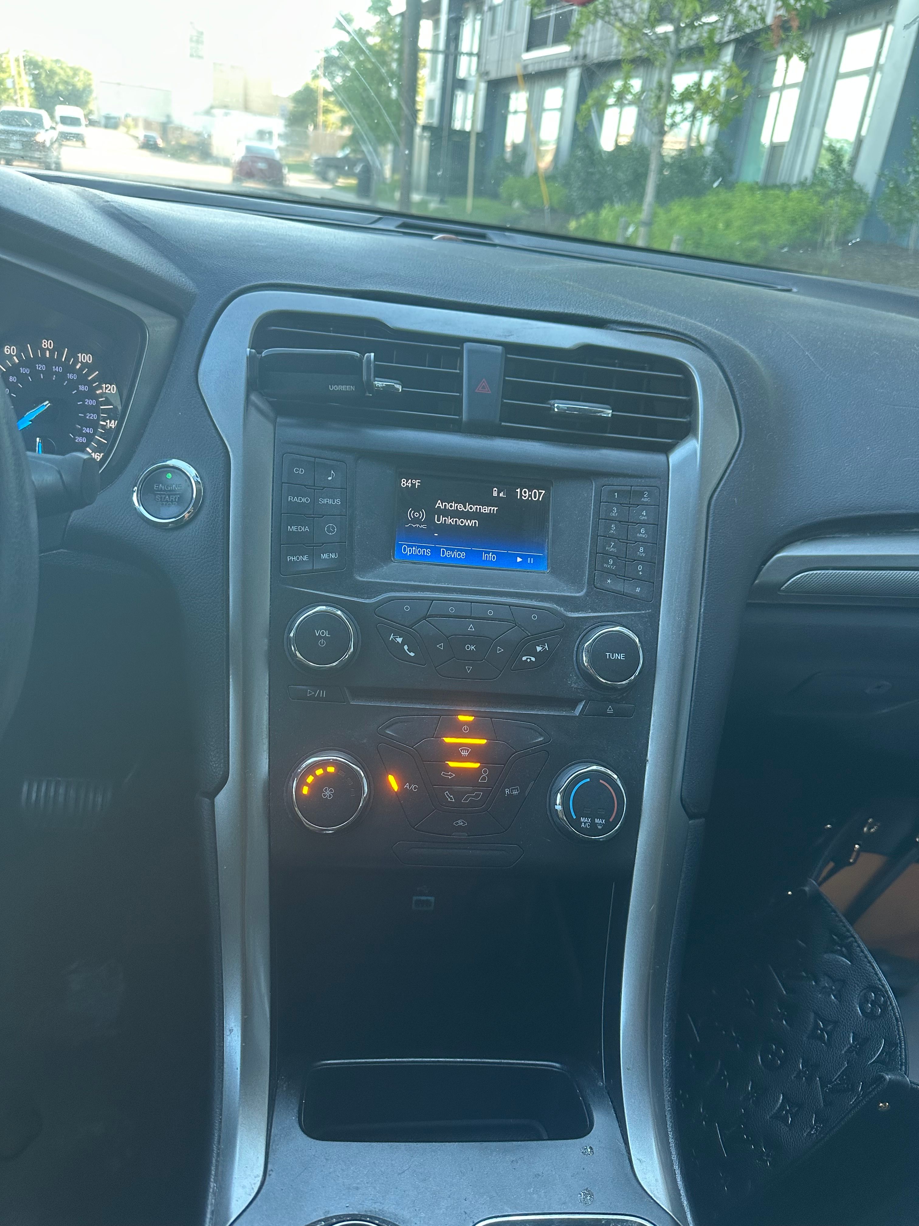 Used 2017 Ford Fusion SE FWD image 5