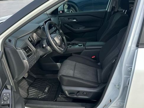 Used 2025 Nissan Rogue SV image 10