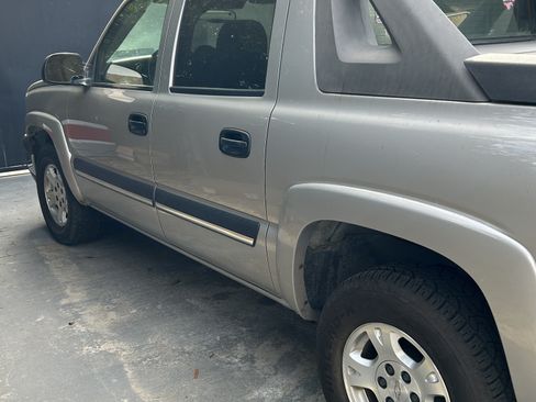 Used 2005 Chevrolet Avalanche Z66 w/ Sun And Sound Package image 6