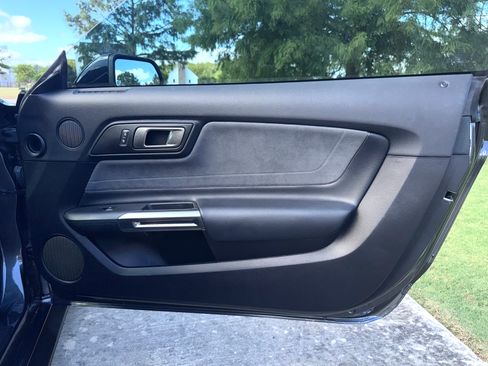 Used 2019 Ford Mustang Shelby GT350 w/ Technology Package RWD image 24