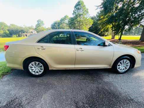 Used 2012 Toyota Camry LE FWD image 1