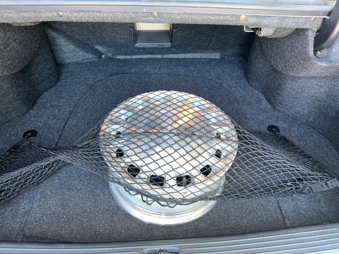 Used 2001 Cadillac De Ville DHS w/ Safety/Security Pkg FWD image 29