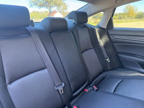 Used 2019 Honda Accord EX image 31