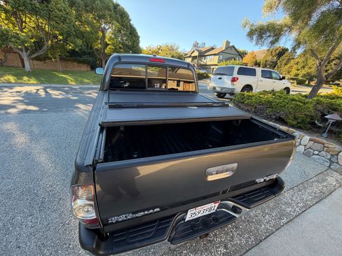 Used 2010 Toyota Tacoma PreRunner w/ TRD Off-Road Pkg w/JBL Audio RWD image 14