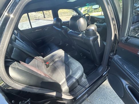 Used 2002 Cadillac De Ville DTS w/ Premium Equipment Pkg image 16