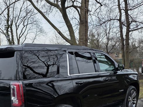 Used 2018 GMC Yukon SLT image 8