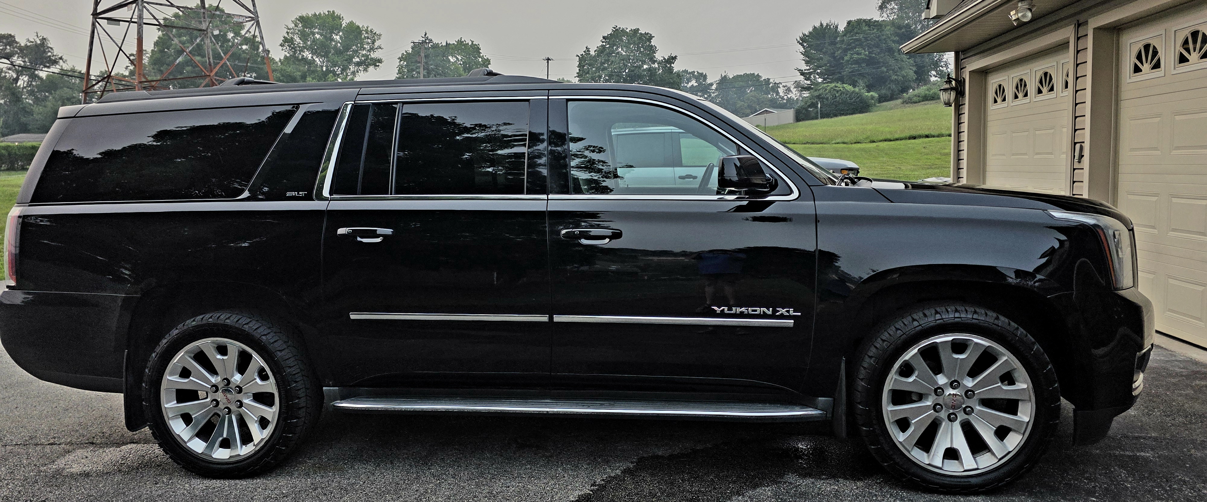 Used 2015 GMC Yukon XL SLT w/ Open Road Package AWD/4WD image 2